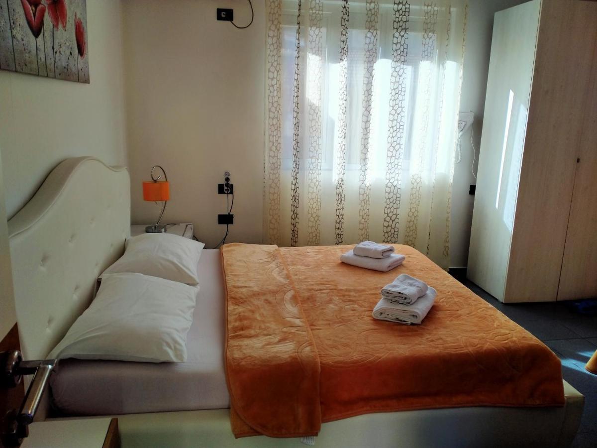 Orange Villa Hotel Tirana Szoba fotó