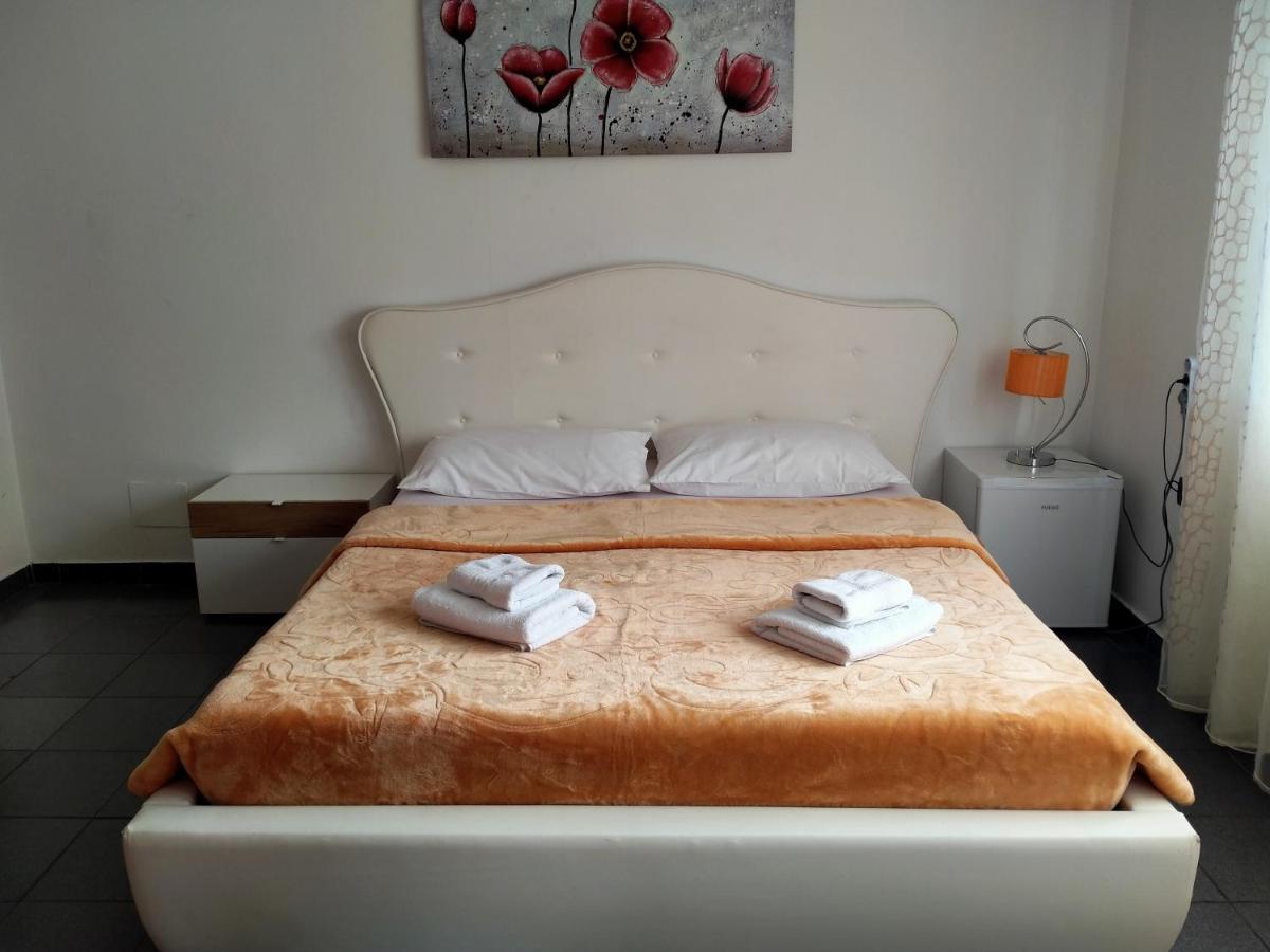 Orange Villa Hotel Tirana Szoba fotó